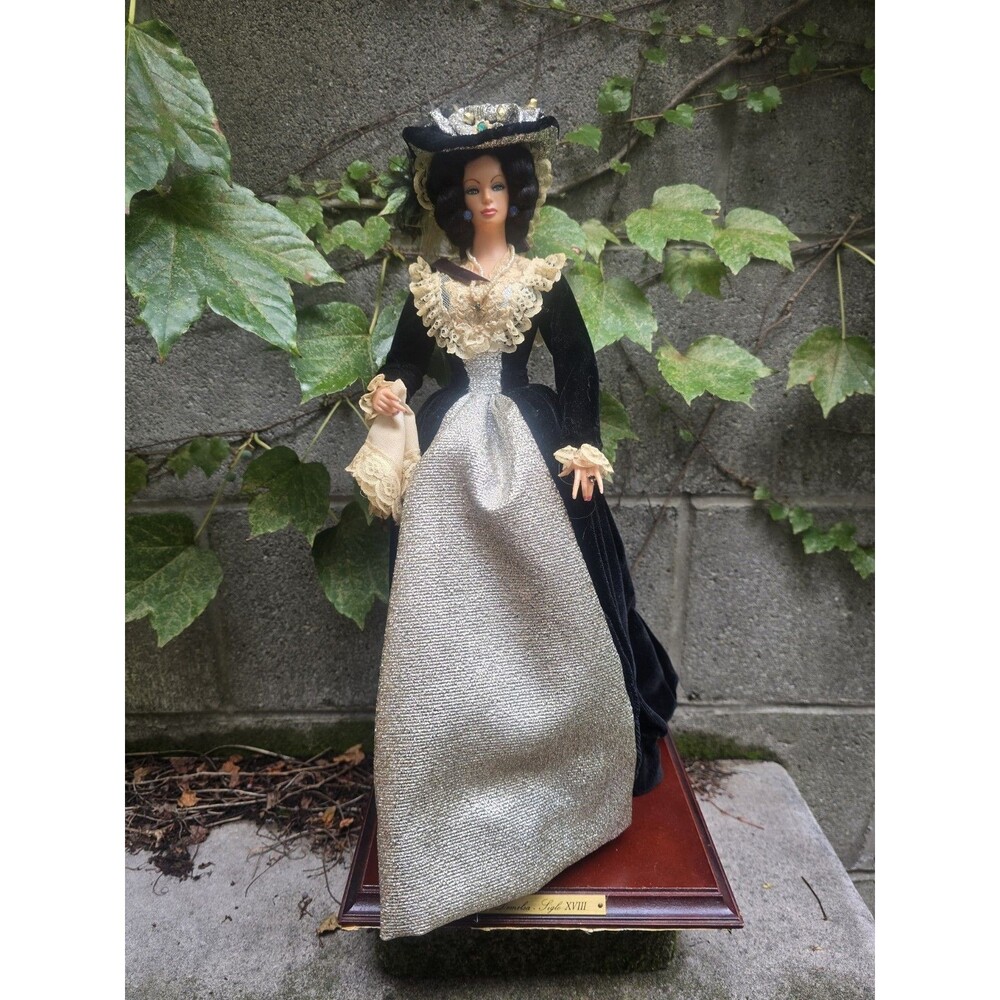 Lloyderson Marin Demelsa Siglo XVIII 16" Doll  on Wooden Stand